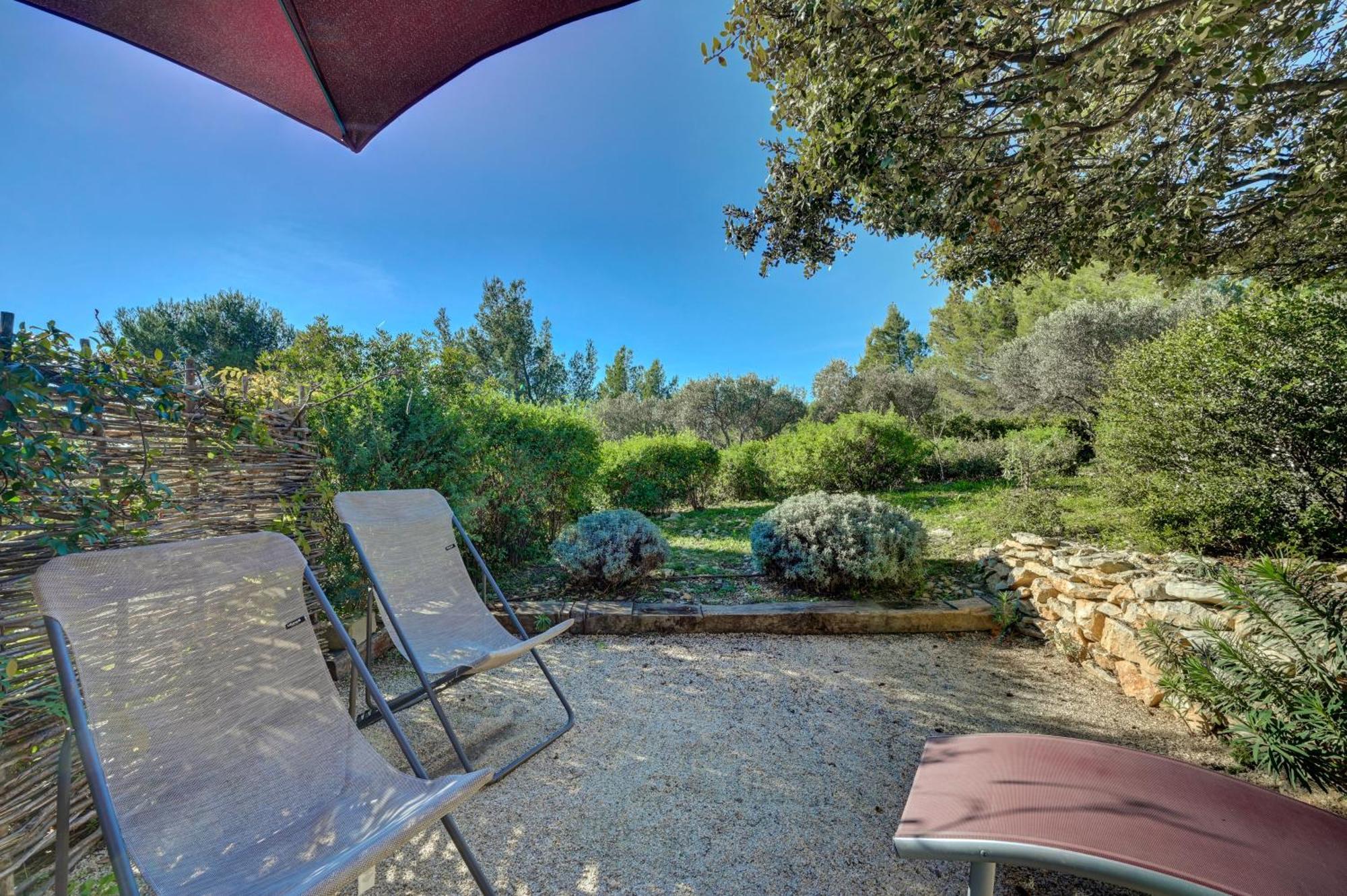 Les Garrigues De La Vallee Des Baux Hotel Paradou Exterior photo