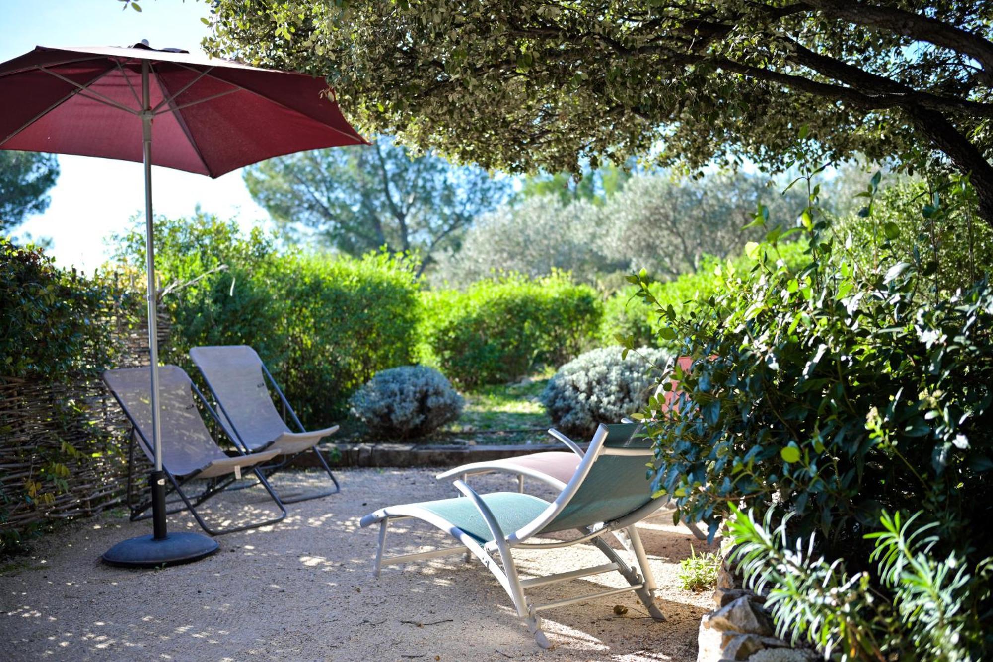 Les Garrigues De La Vallee Des Baux Hotel Paradou Exterior photo